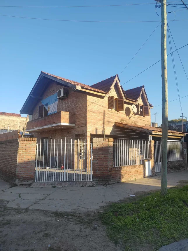 Casa de 4 ambientes en venta en Isidro Casanova, Asamblea 5500