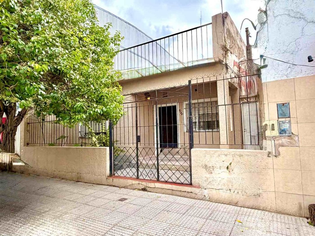 Venta casa lote propio a refaccionar Villa Lugano