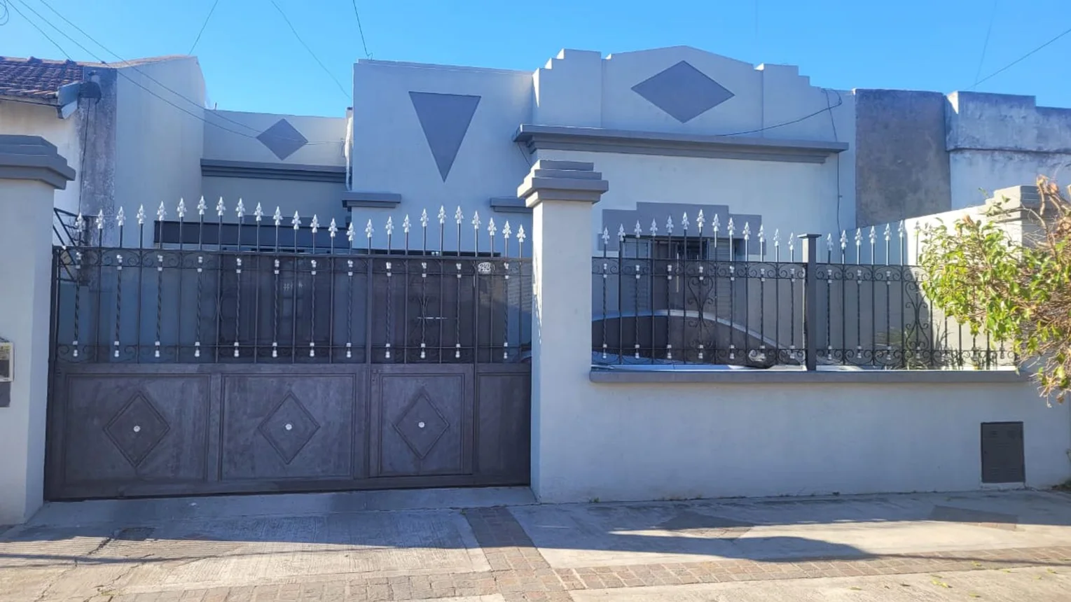 Casa de 3 ambientes en venta en Remedios de Escalada, Doctor Lorenzo Guarracino 2900, foto 2