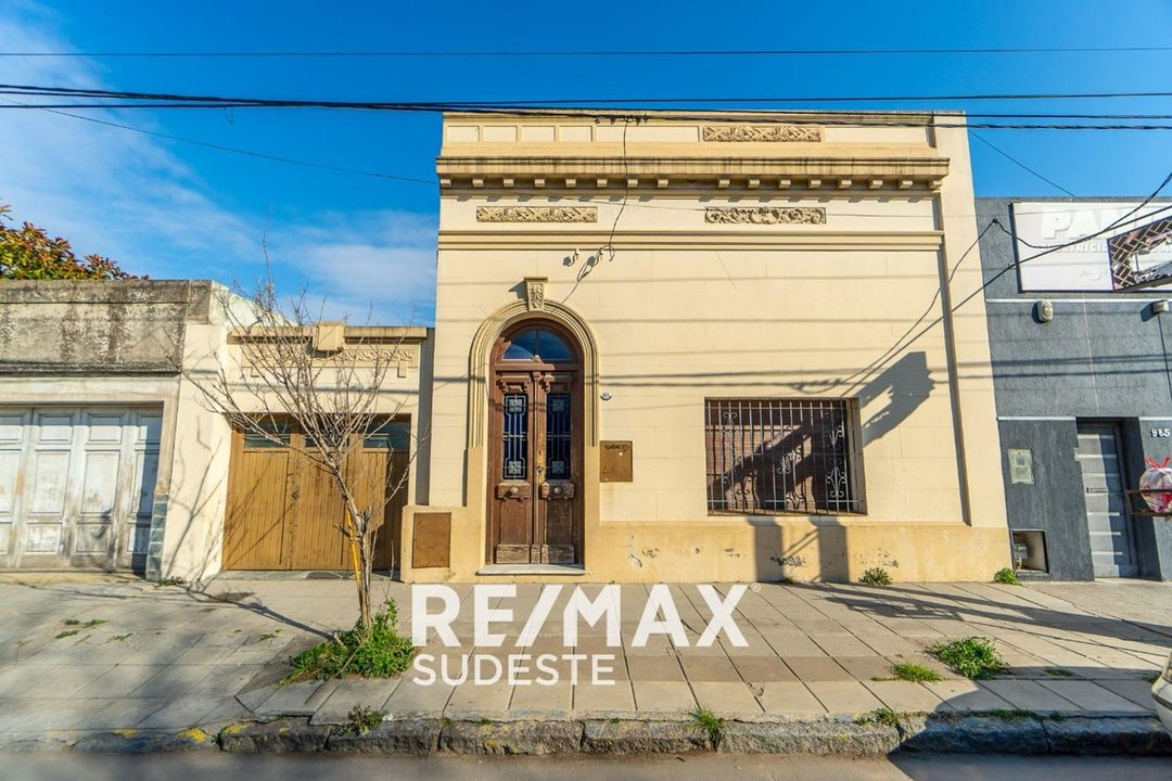 VENTA CASA CON PATIO y QUINCHO