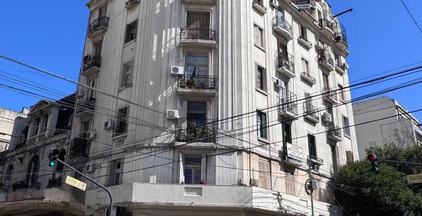 DEPTO 4 AMB EN VENTA EN BALVANERA A RECICLAR