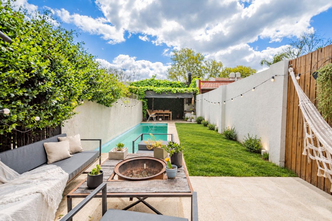 VENTA CASA 5 AMB JDIN, PILETA, COCHERA