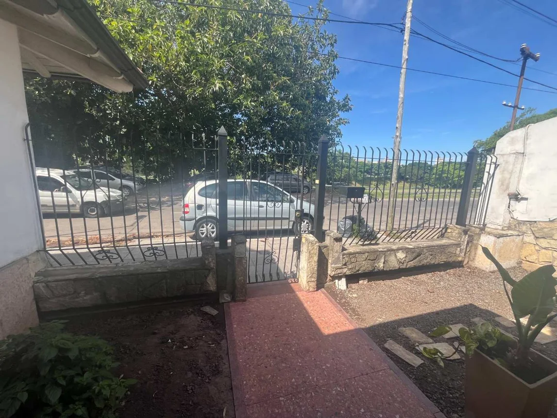 Casa de 4 ambientes en venta en Lomas del Mirador, Avenida General Paz 13300, foto 4