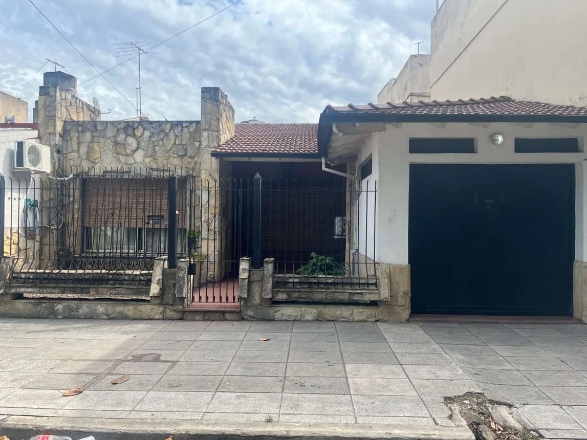 Casa de 4 ambientes en venta en Lomas del Mirador, Avenida General Paz 13300, foto 2