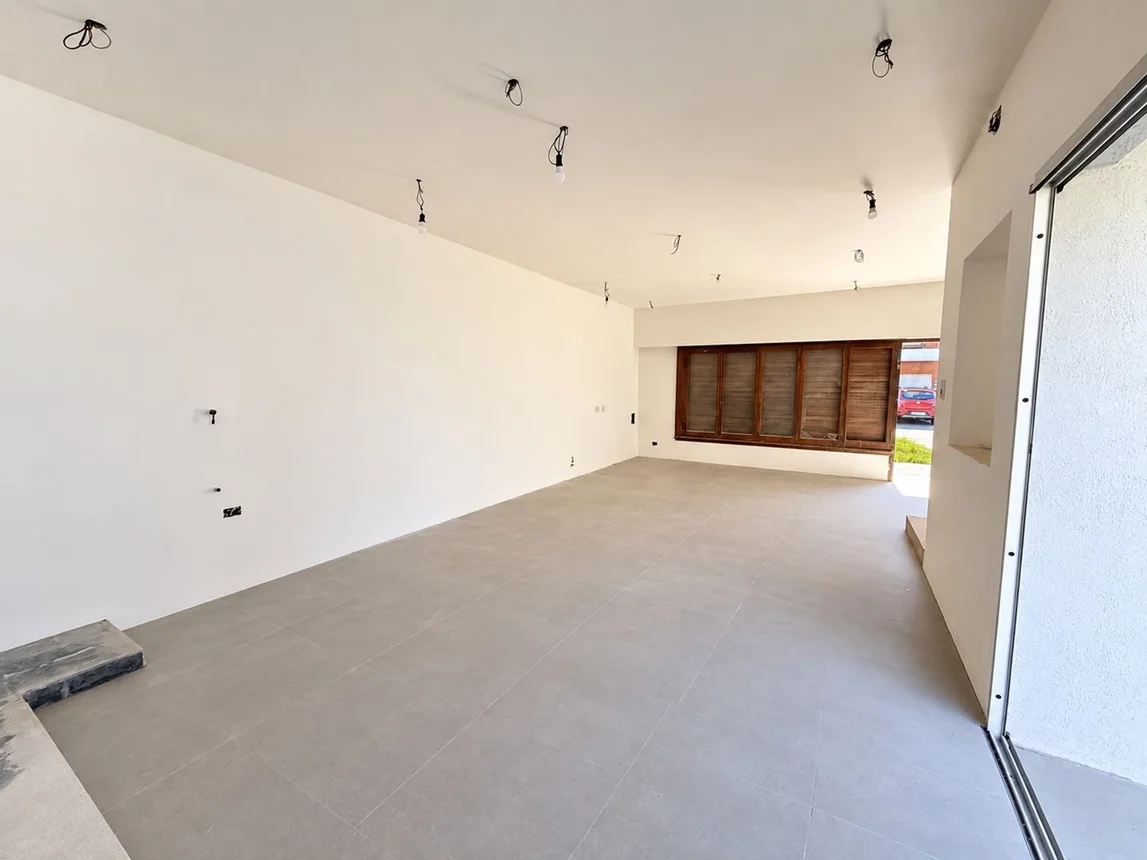 Venta casa 4 ambientes con cochera, foto 3