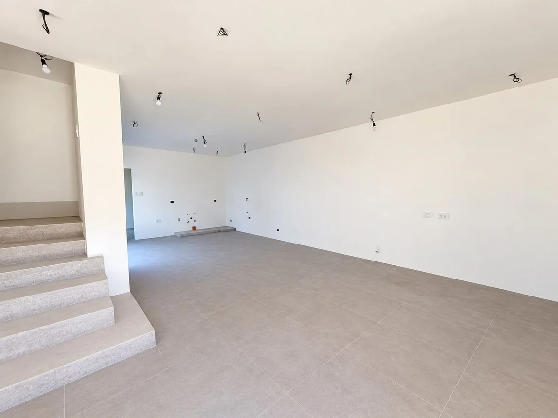 Venta casa 4 ambientes con cochera, foto 4