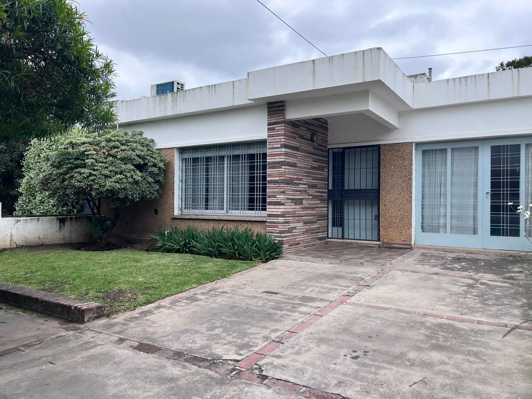VENTA CASA 3  DORMITORIOS B. ALEJANDRO CENTENO CBA