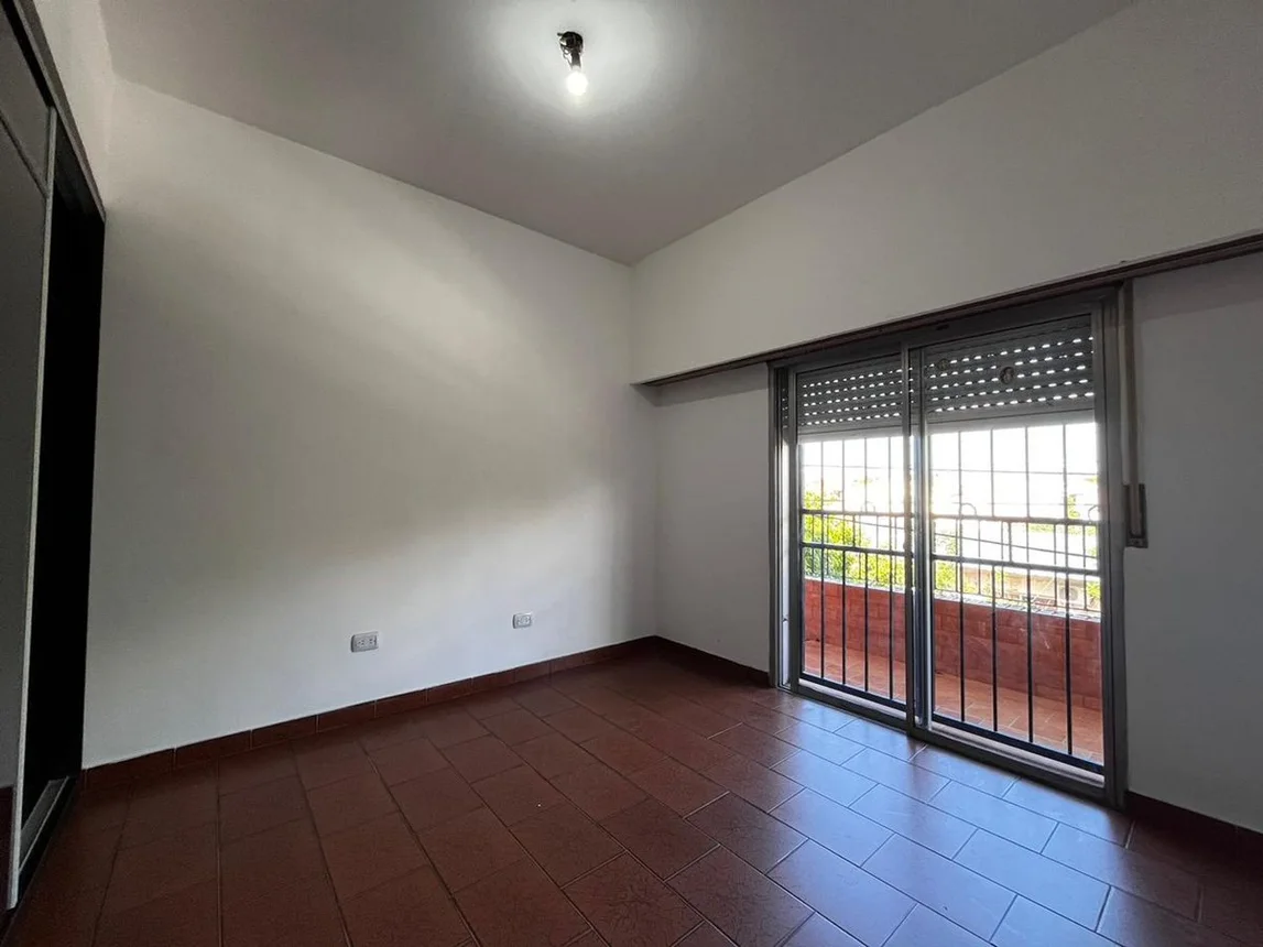 Casa de 4 ambientes en venta en Wilde, San Carlos 800
