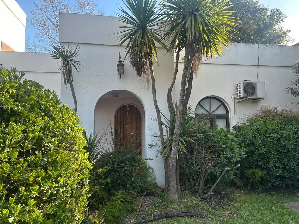 Casa en venta en Canning, Escribano Francisco Vazquez 4600