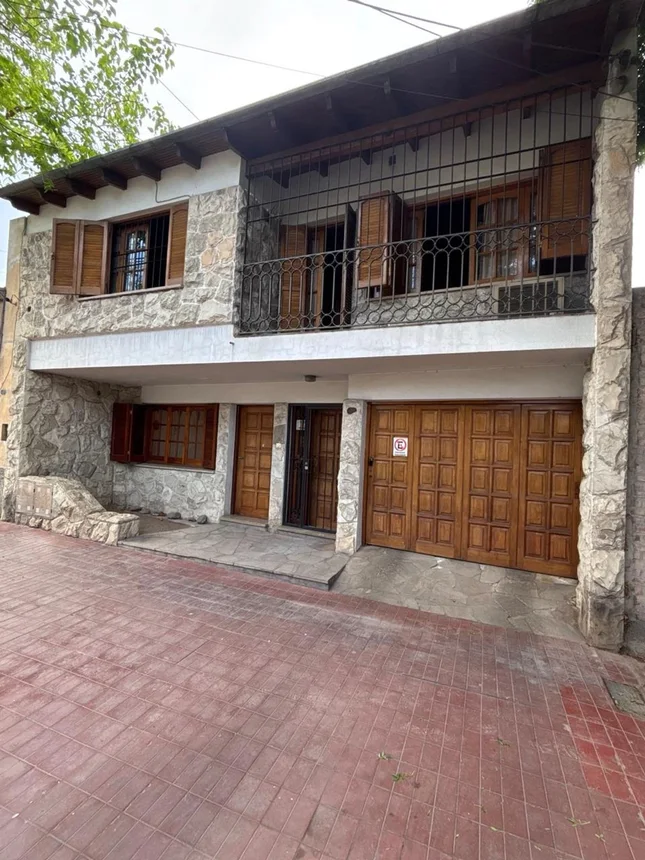 Casa de 10 ambientes en venta en Mendoza, Eusebio Blanco 400