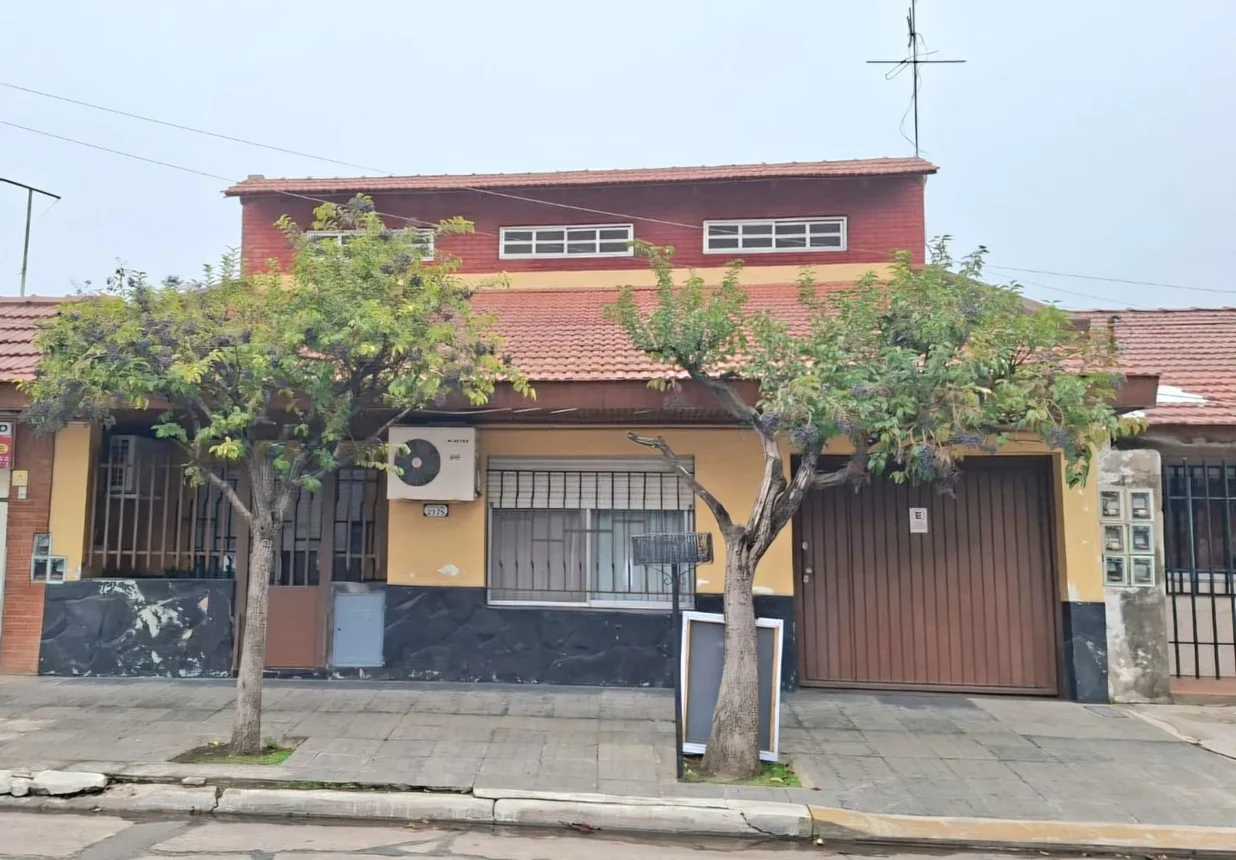 Casa de 3 ambientes en venta en Isidro Casanova, Estocolmo 2300