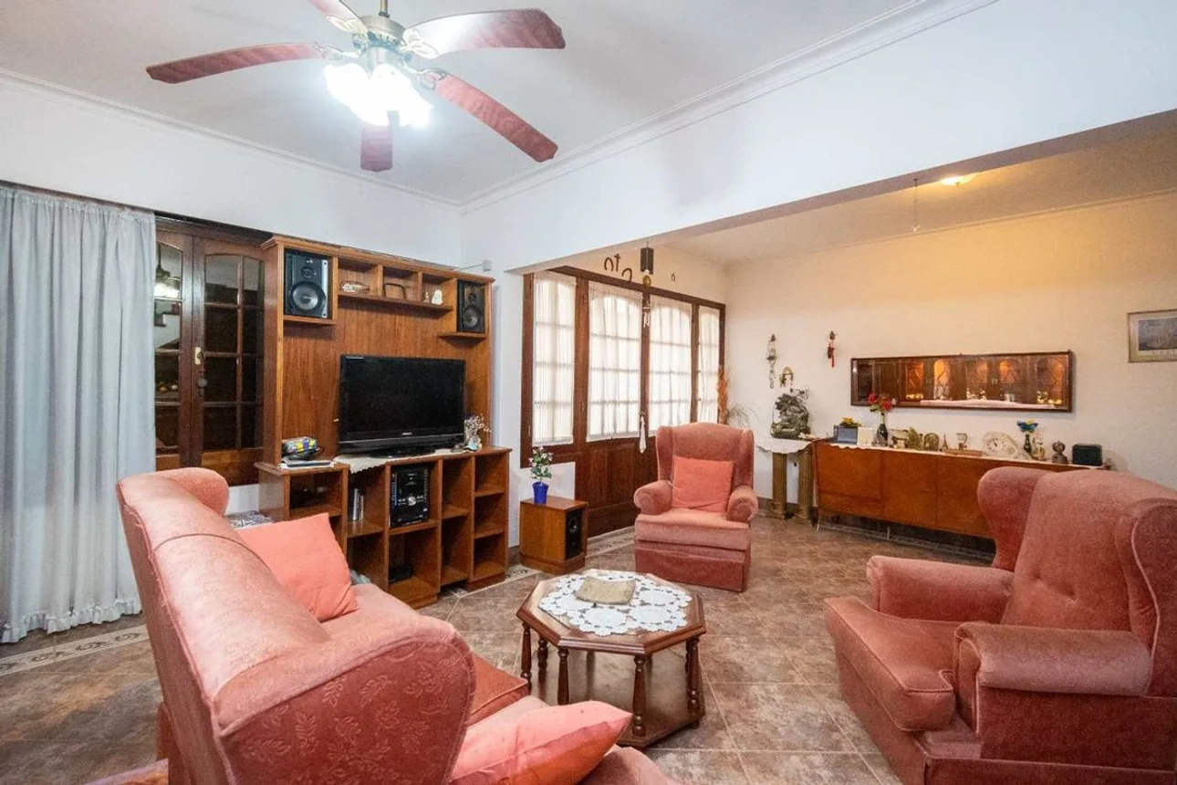 Exclusiva casa en venta con quincho y pileta, foto 3