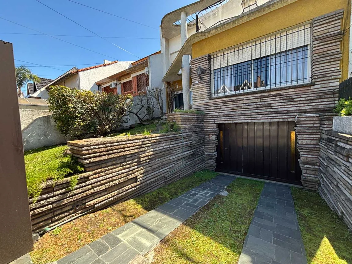 Casa de 6 ambientes en venta en Morón, Emilio Mitre 900, foto 2