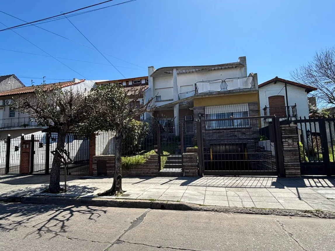 Casa de 6 ambientes en venta en Morón, Emilio Mitre 900, foto 3