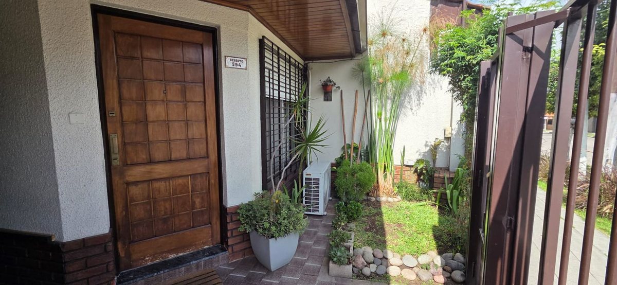 Venta casa 3 ambientes con cochera  en Bernal