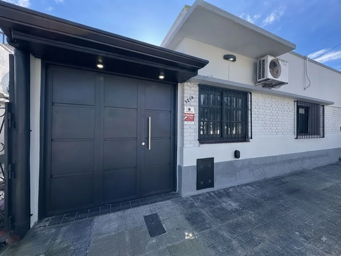 Casa de 3 ambientes en venta en Temperley, Julián de Casal 1200
