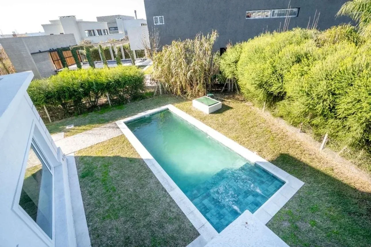 Casa en venta en Quilmes, foto 2
