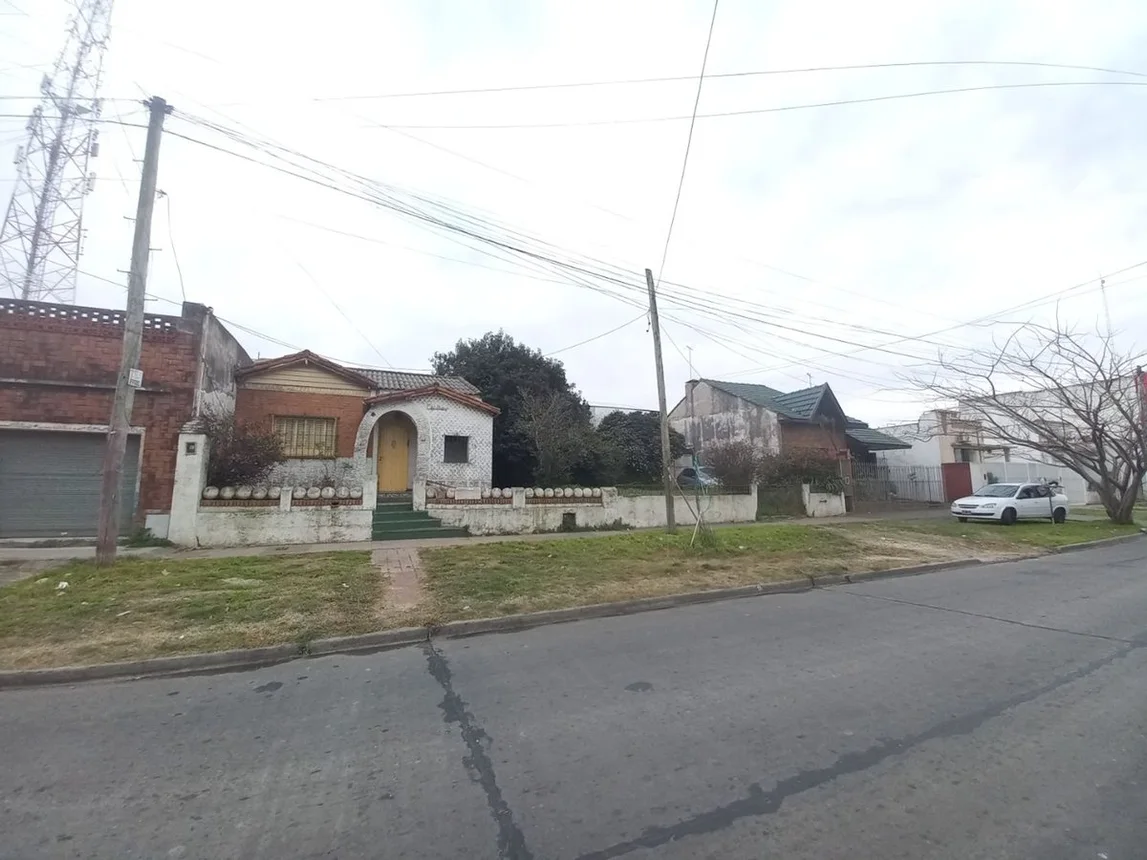 Casa en venta en Quilmes, foto 2