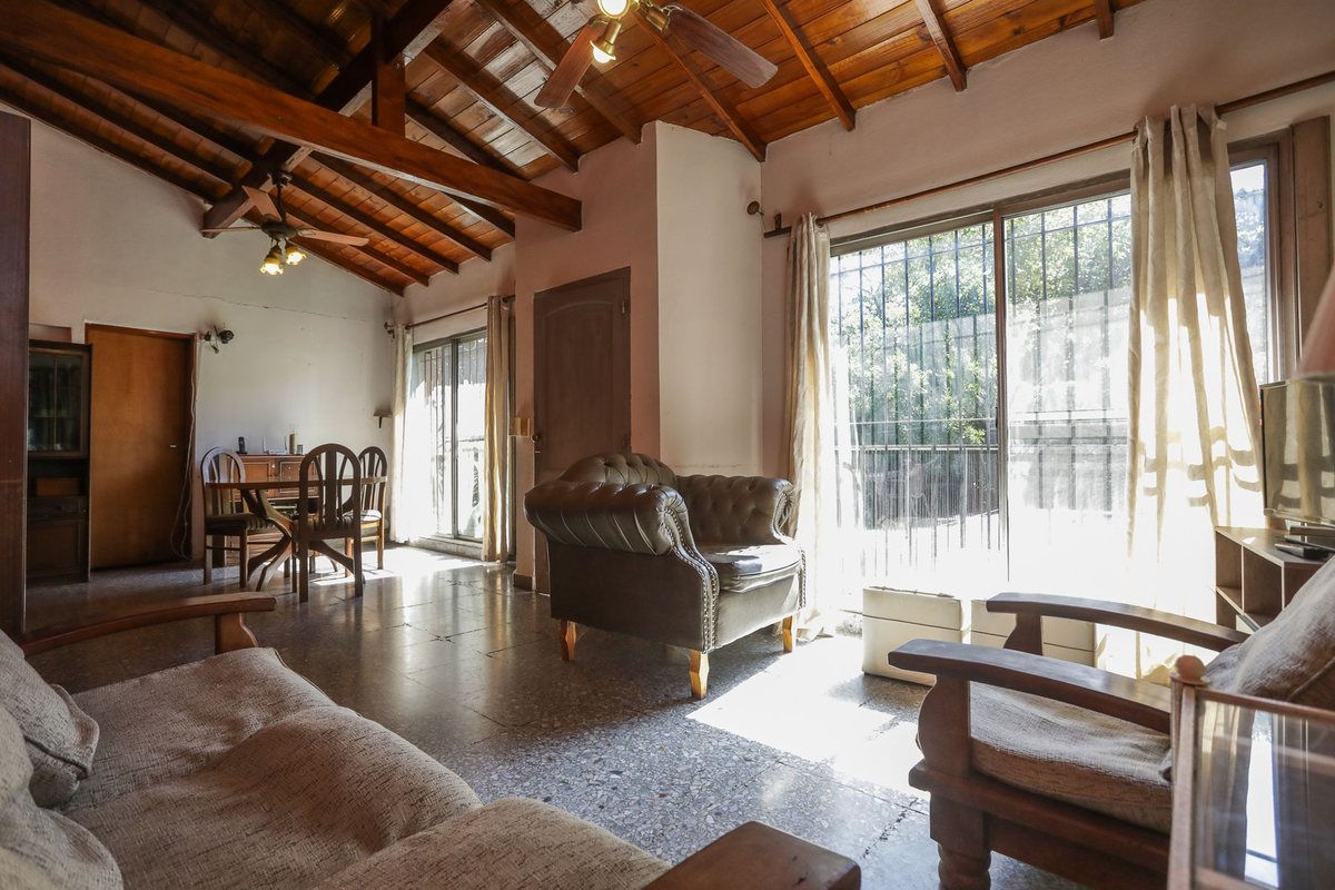 Foto 5 — VENTA - Casa 5 Amb Cochera y Jardin - LA HORQUETA