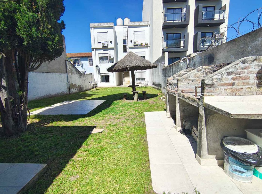 PH 2 AMBIENTES EN ALQUILER CON PATIO EN MORON
