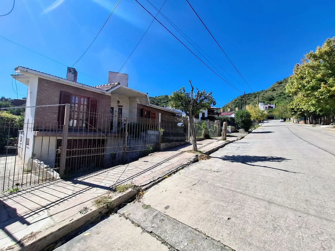 Casa de 9 ambientes en venta en Villa Carlos Paz, Mendoza 300, foto 4