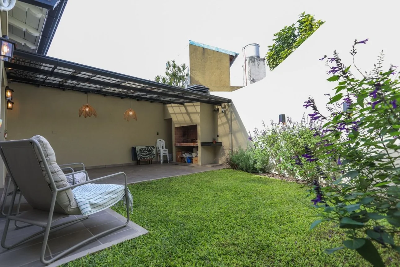 Venta casa 4 ambientes c/jardin cochera carapachay, foto 1