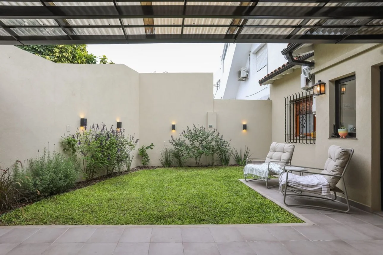 Venta casa 4 ambientes c/jardin cochera carapachay, foto 2