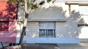 VENTA CASA CENTRICA CON GARAGE