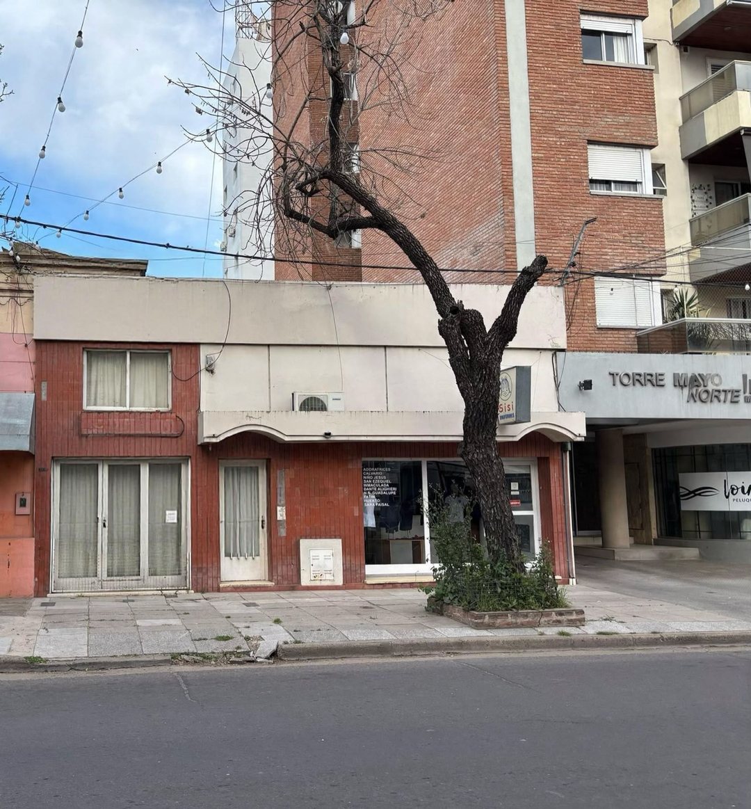Casa en venta a metros de BV. B° Constituyentes