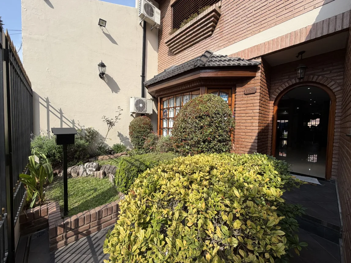 Casa de 5 ambientes en venta en Flores, José Martí 600