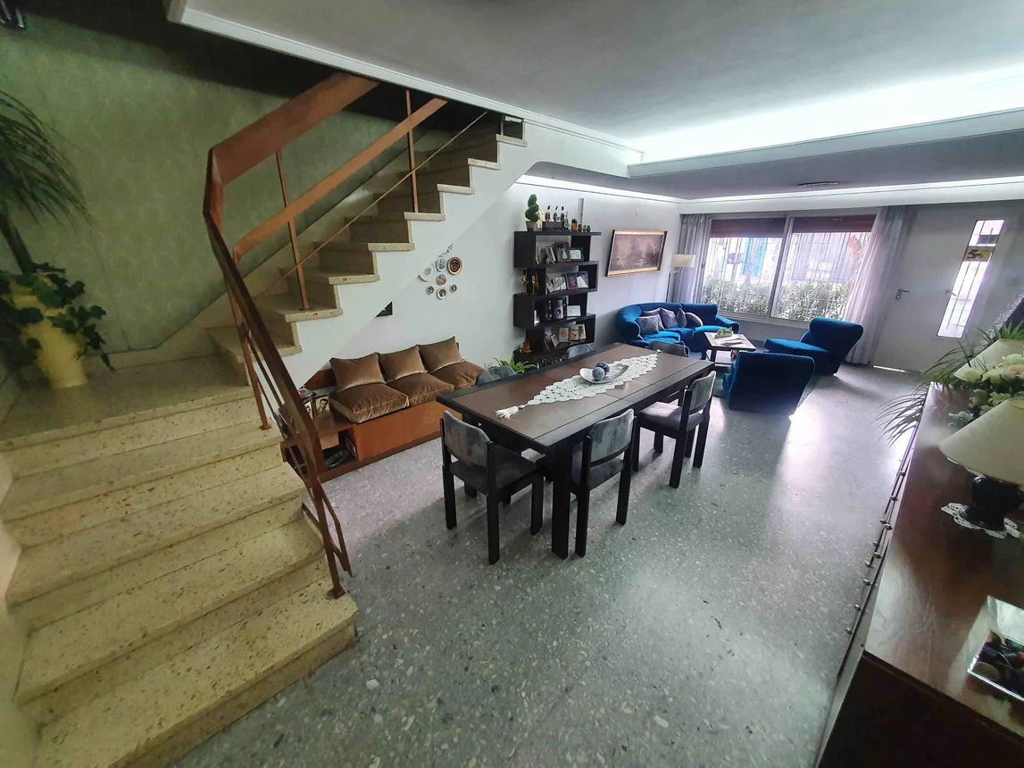 Casa de 6 ambientes en venta en Villa Maipú, Perdriel 2400, foto 2