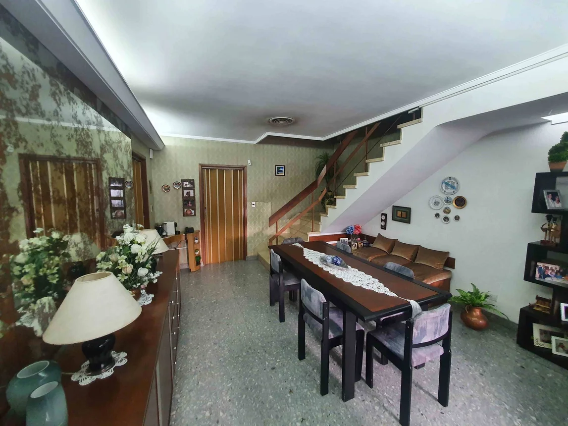 Casa de 6 ambientes en venta en Villa Maipú, Perdriel 2400, foto 3