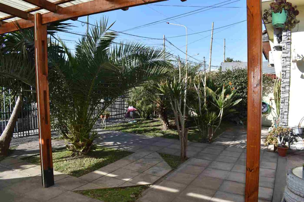 Foto 9 — VENTA CASA 4 AMBIENTES EN CASTELAR PATIO GARAGE