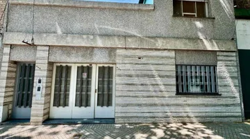 CASA EN VENTA A REFACCIONAR.TERRAZA QUINCHO.COCHER