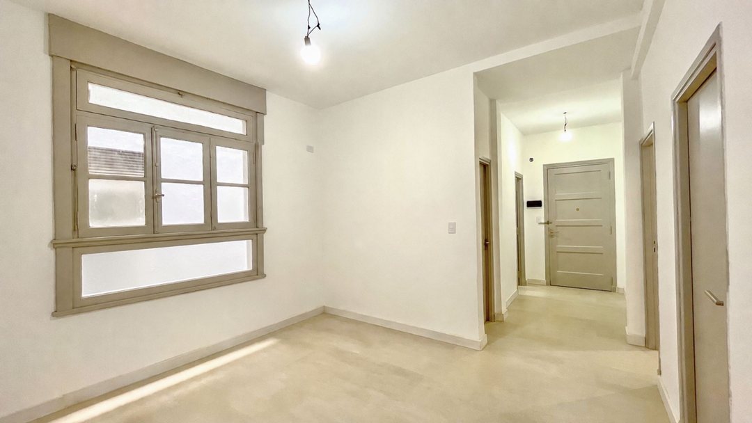 Venta Depto. 3 amb. V. Urquiza. Planta baja. Patio