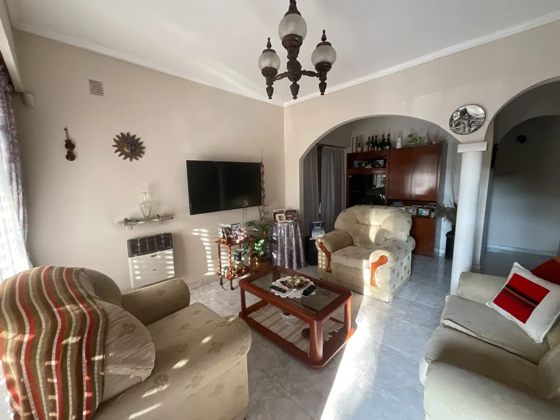 Casa en venta en Quilmes, foto 2