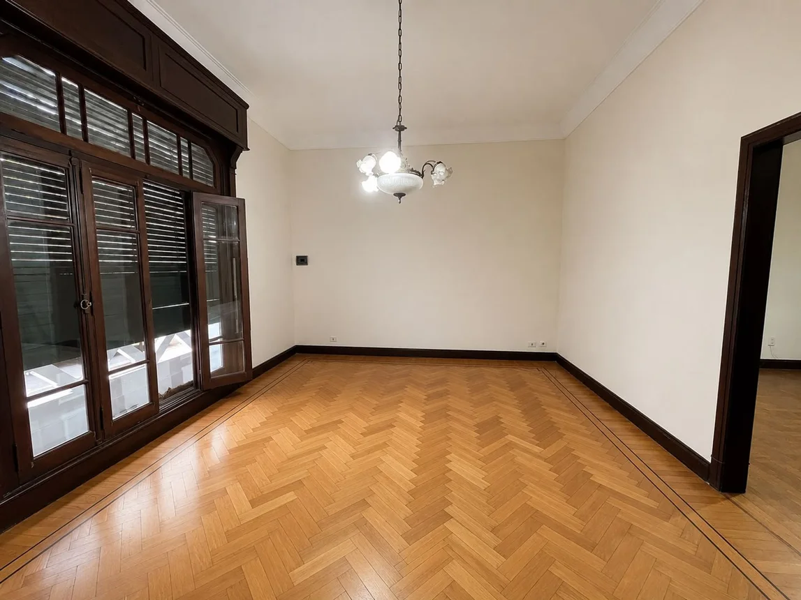 Casa de 6 ambientes en alquiler en La Plata, 57 Entre 2 y 3 300