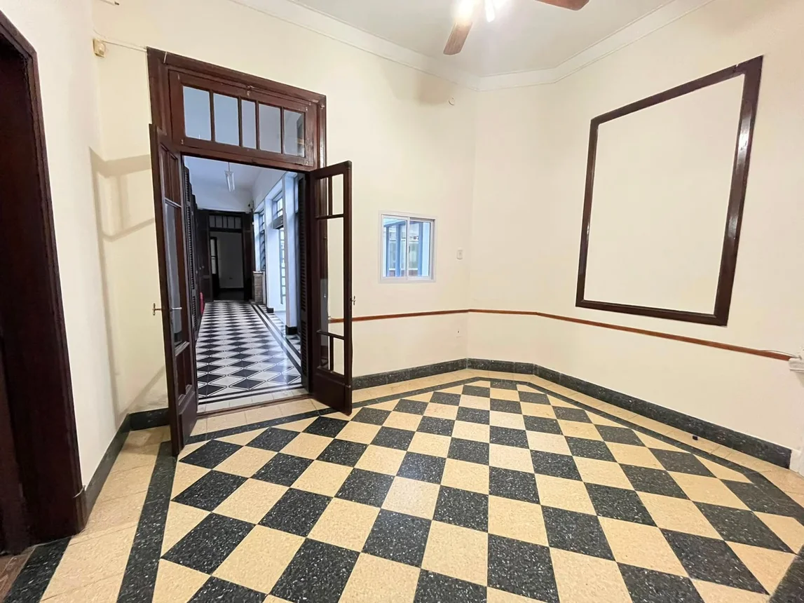 Casa de 6 ambientes en alquiler en La Plata, 57 Entre 2 y 3 300, foto 2