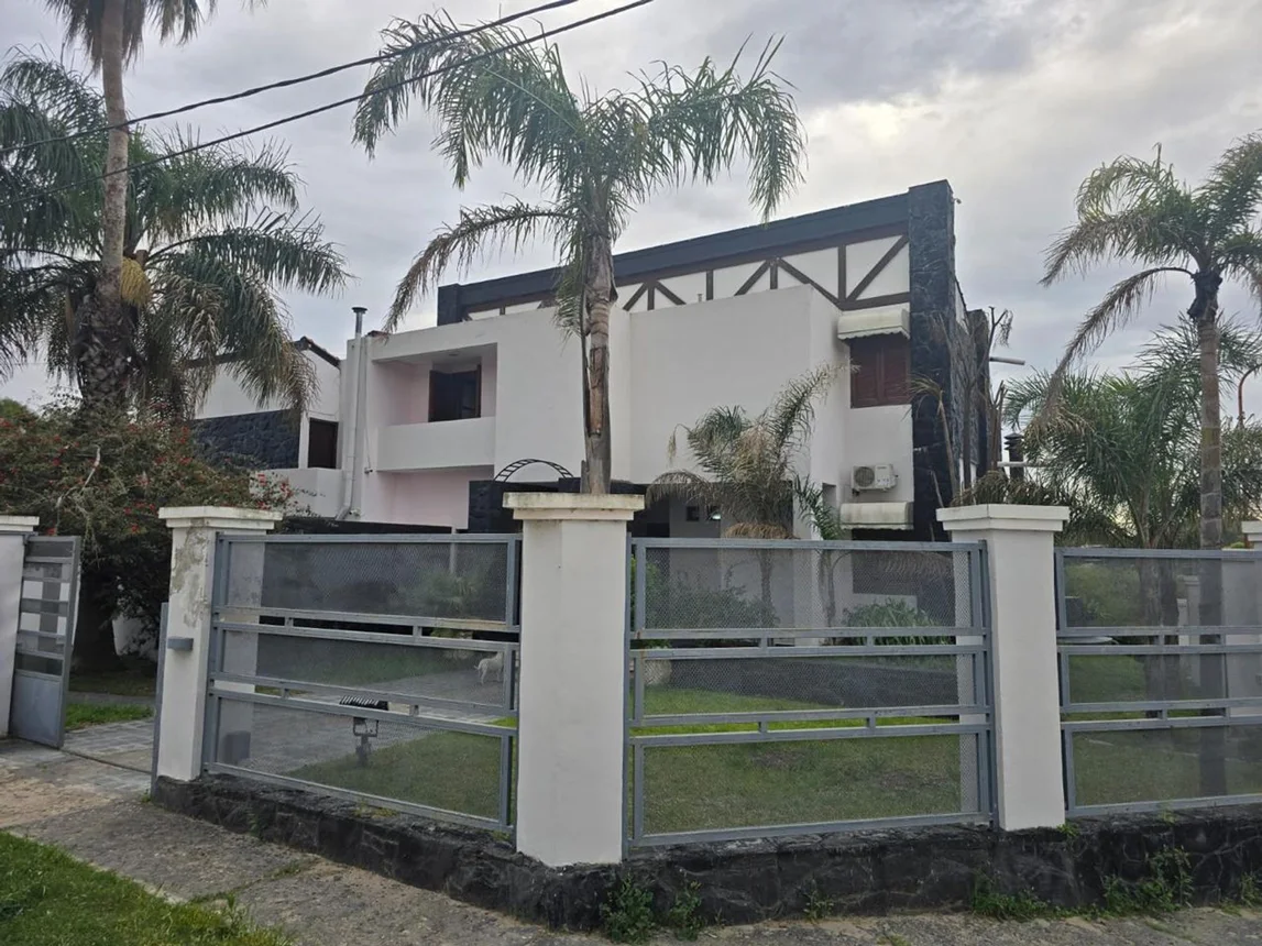 Casa de 10 ambientes en venta en Villa Carlos Paz, Blas Parera 0, foto 2
