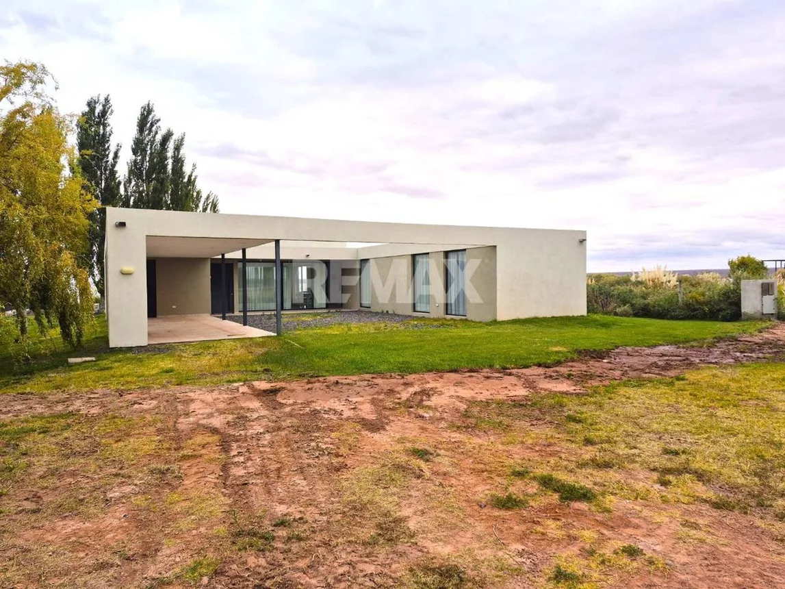 Casa de 3 ambientes en venta en Neuquén, Casa en Lago Mari Menuco Uf J 0
