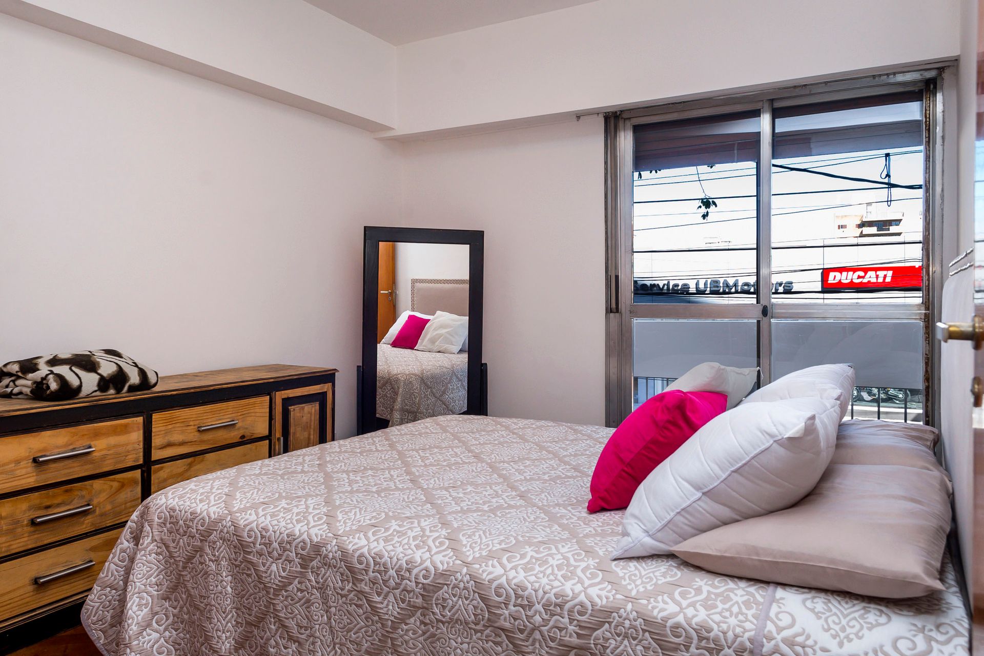 DEPARTAMENTO AMPLIO VENTA AV BELGRANO 2 DORM - foto 13