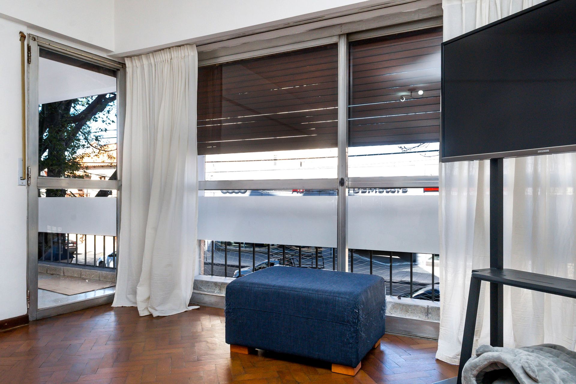 DEPARTAMENTO AMPLIO VENTA AV BELGRANO 2 DORM - foto 5