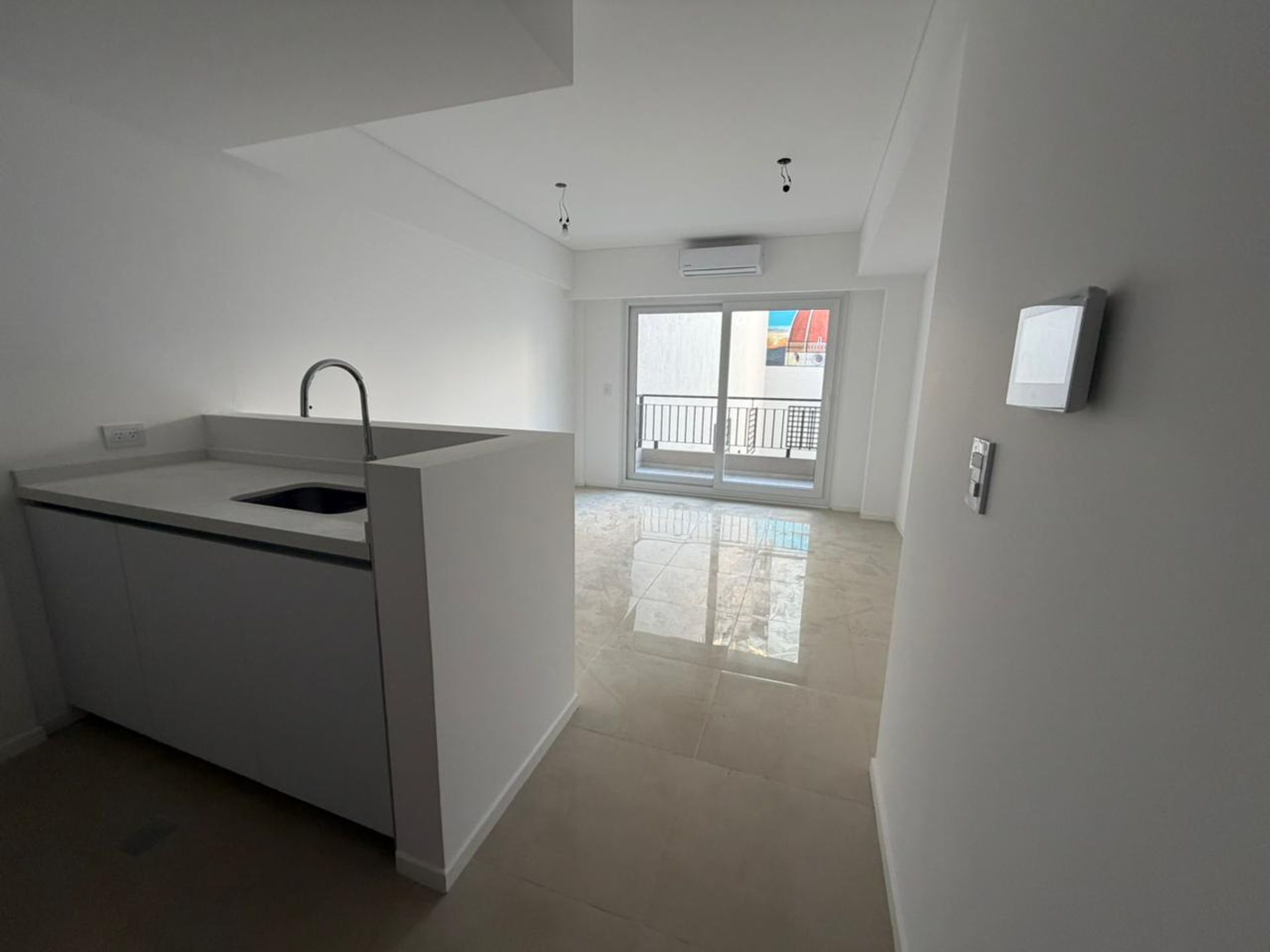 Foto 5 — VTA ESTR MONOAMB C/BALCON/ AMENIT EXC UBI S.TELMO