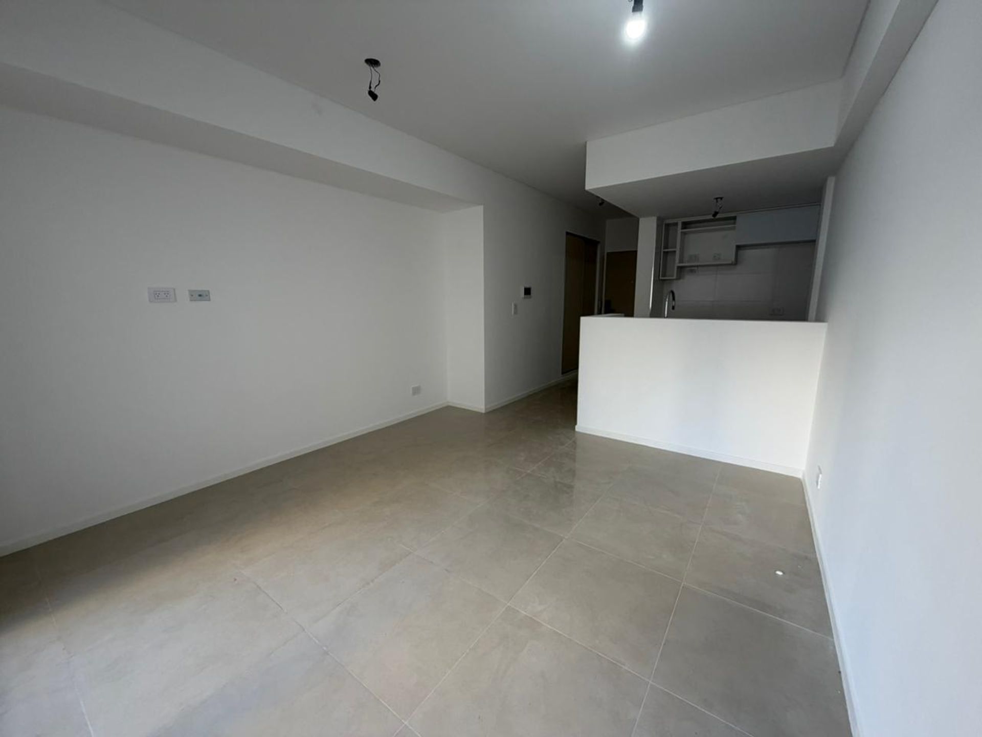 Foto 15 — VTA ESTR MONOAMB C/BALCON/ AMENIT EXC UBI S.TELMO