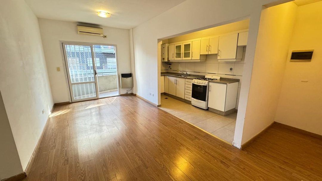 VENTA DEPARTAMENTO 2 AMBIENTES CON COCHERA BALCON