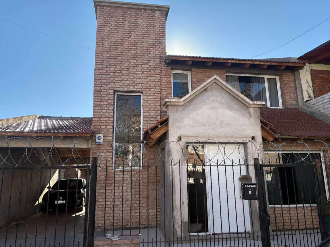 Casa en venta en Neuquén, foto 2