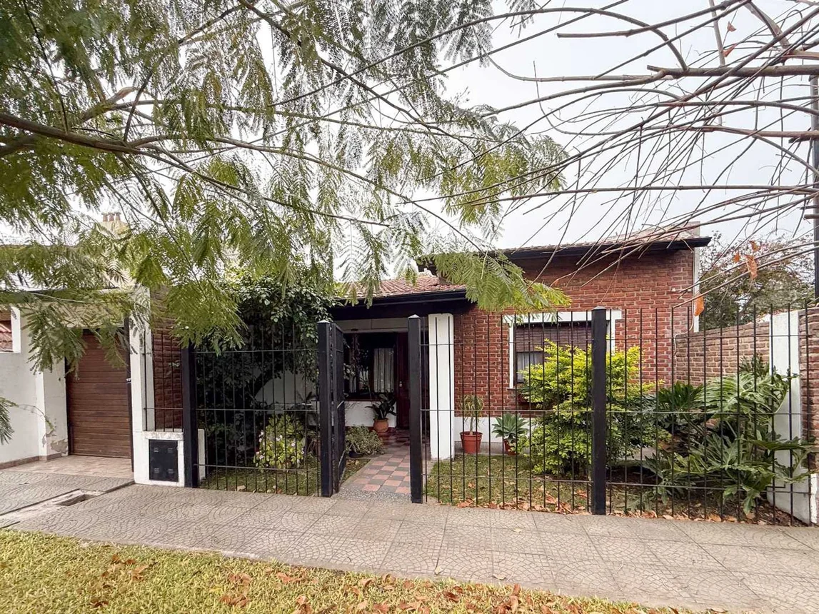 Casa de 4 ambientes en venta en City Bell, Calle 477 Entre 19 y 20 2400