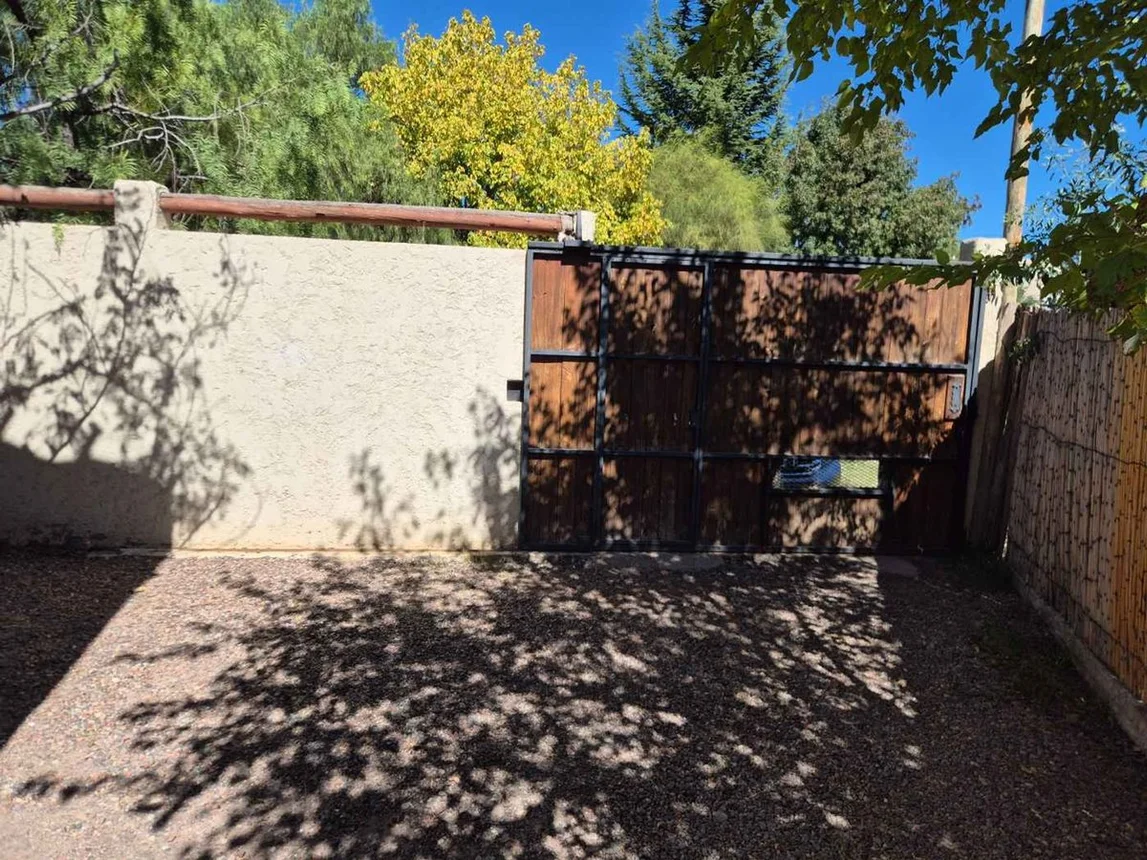 Casa de 6 ambientes en venta en Luján de Cuyo, Antártida Argentina 400, foto 2
