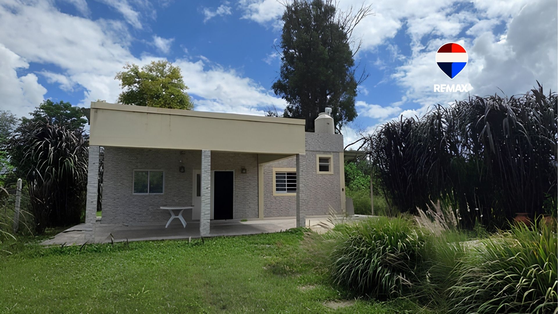 CASA CON PILETA EN VENTA O PERMUTA ZONA SAN LUIS - foto 1