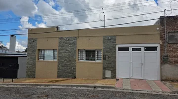 VENTA IMPERDIBLE CASA DE 2 DORM. EN VILLA ITALIA